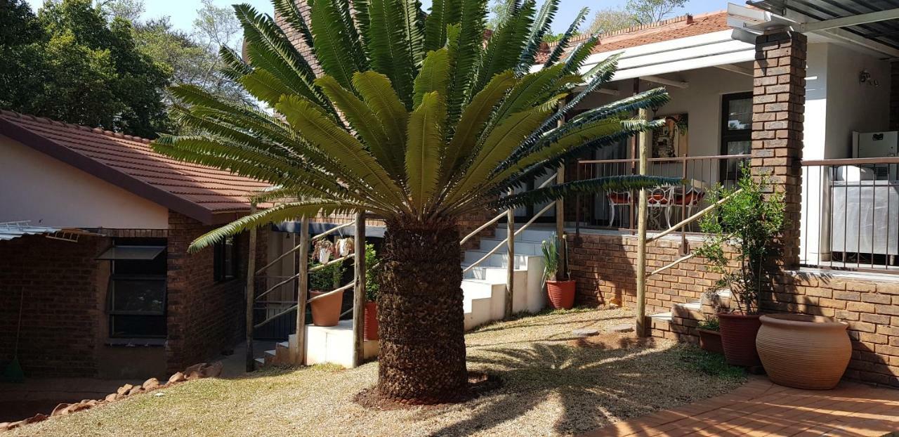 House Mulberry Guesthouse Pretoria-Noord Exterior foto